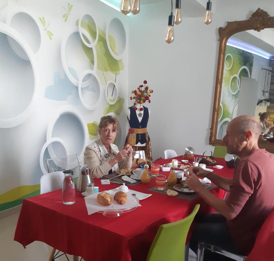 نيم Suite Privee Bed And Breakfast المظهر الخارجي الصورة