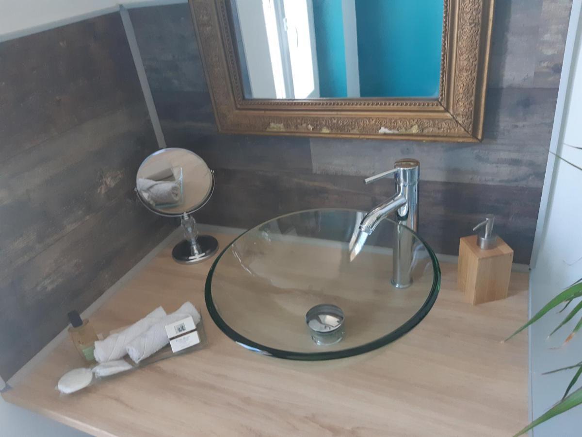 نيم Suite Privee Bed And Breakfast المظهر الخارجي الصورة